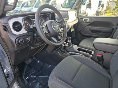 2026 Jeep Gladiator — photo 12 view