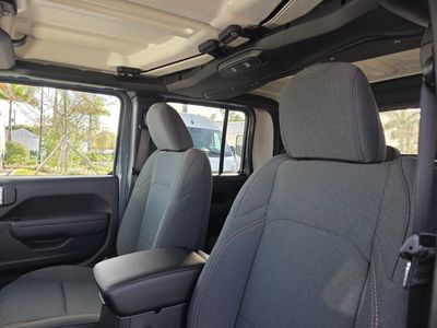 2026 Jeep Gladiator — photo 10 view