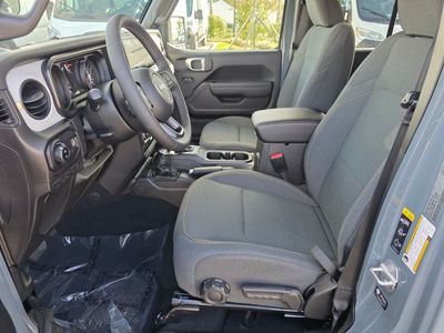2026 Jeep Gladiator — photo 11 view