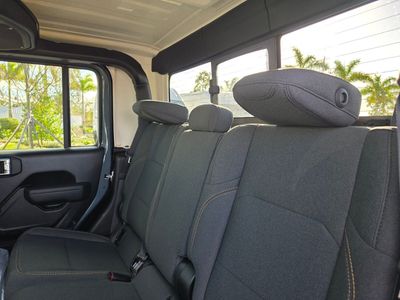 2026 Jeep Gladiator — photo 7 view