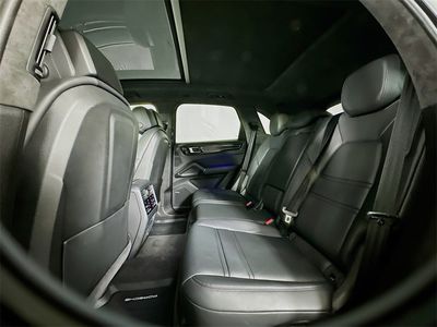 2023 Porsche Cayenne - Photo 24