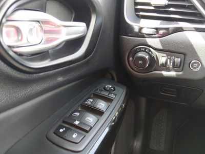 2023 Jeep Cherokee - Photo 13