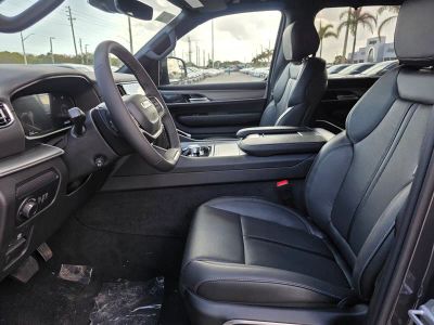 2026 Jeep Grand Wagoneer — photo 13 view