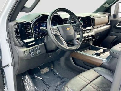 2025 Chevrolet Silverado 2500HD — photo 9 view