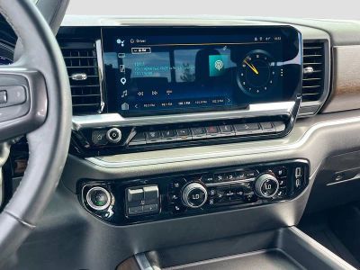 2025 Chevrolet Silverado 2500HD — photo 15 view
