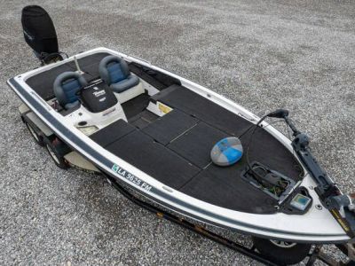 2004 Skeeter ZX225 — front three-quarter view
