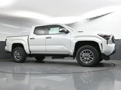 2025 Toyota Tacoma i-FORCE MAX Limited i-FORCE MAX Truck Double Cab - Photo 20