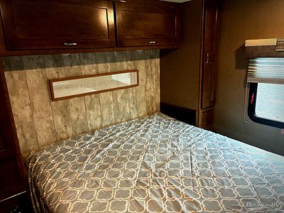 2018 Winnebago Intent - Photo 9