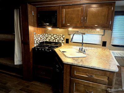 2018 Winnebago Intent - Photo 6