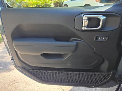 2026 Jeep Wrangler — photo 14 view