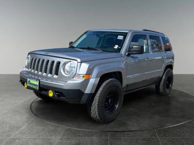 2015 Jeep Patriot — rear three-quarter view