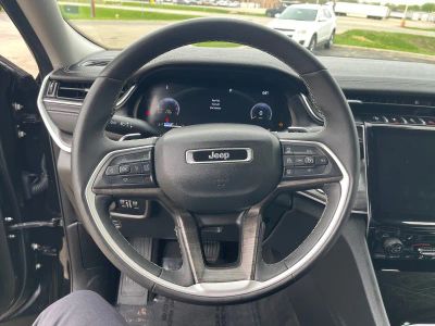 2023 Jeep Grand Cherokee — photo 19 view