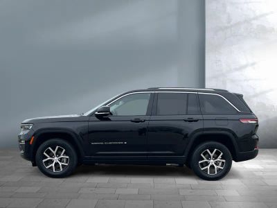 2023 Jeep Grand Cherokee — rear three-quarter view