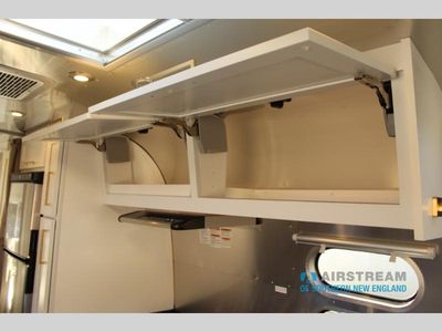2026 Airstream Classic - Photo 28