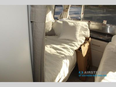 2026 Airstream Classic - Photo 38
