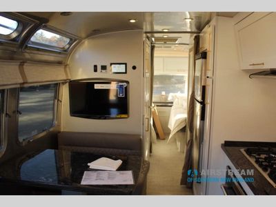 2026 Airstream Classic - Photo 15