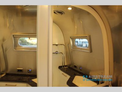 2026 Airstream Classic - Photo 46