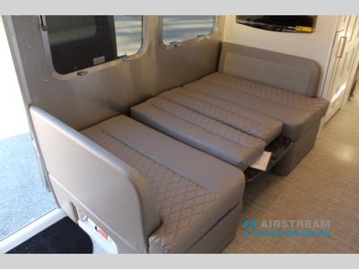 2026 Airstream Classic - Photo 27