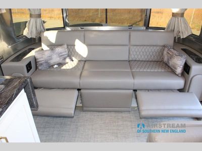 2026 Airstream Classic - Photo 18