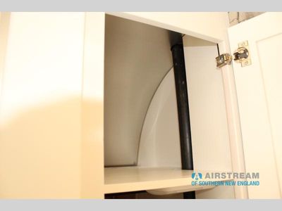 2026 Airstream Classic - Photo 35