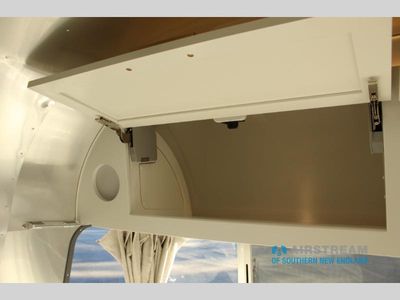 2026 Airstream Classic - Photo 43