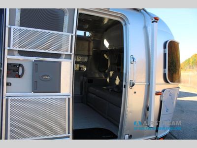 2026 Airstream Classic - Photo 13