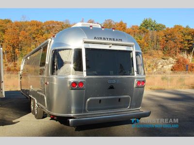2026 Airstream Classic - Photo 3