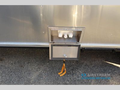 2026 Airstream Classic - Photo 11