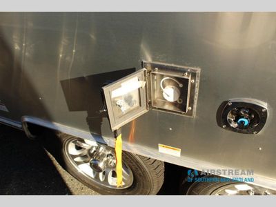 2026 Airstream Classic - Photo 10