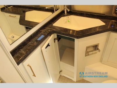 2026 Airstream Classic - Photo 45