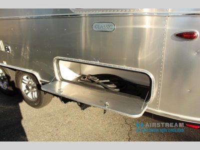 2026 Airstream Classic - Photo 8