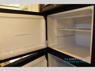 2026 Airstream Classic - Photo 32
