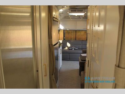 2026 Airstream Classic - Photo 16
