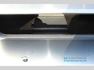 2026 Airstream Classic - Photo 5