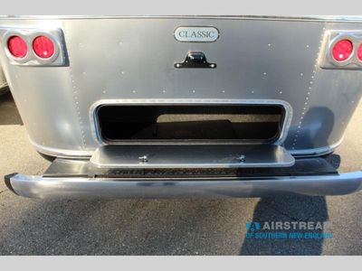 2026 Airstream Classic - Photo 4