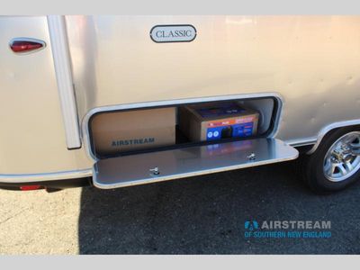 2026 Airstream Classic - Photo 9