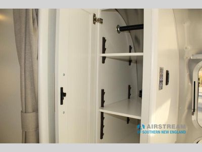 2026 Airstream Classic - Photo 39