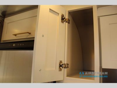 2026 Airstream Classic - Photo 30