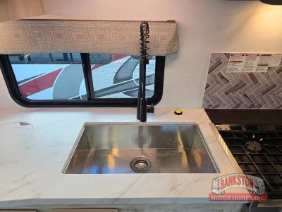 2024 Sunseeker Classic 3010DS Ford — photo 17 view