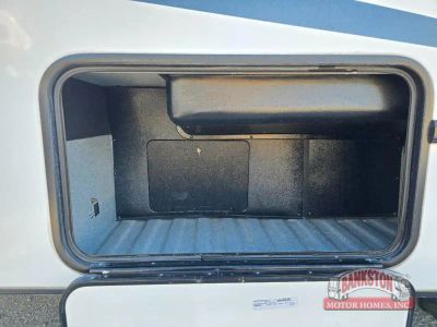 2024 Sunseeker Classic 3010DS Ford — rear three-quarter view