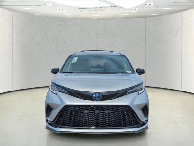 2025 Toyota Sienna — side profile view