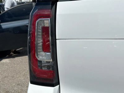 2018 GMC Yukon — photo 10 view