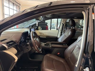 2023 Toyota Sienna Platinum - Photo 11