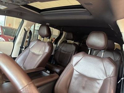 2023 Toyota Sienna Platinum - Photo 16