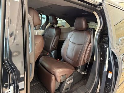 2023 Toyota Sienna Platinum - Photo 19