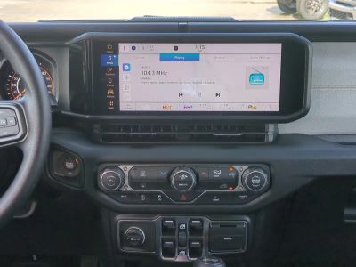 2026 Jeep Wrangler — photo 18 view