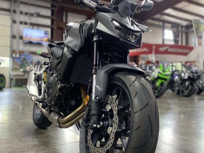 2025 Honda CB750 Hornet - Photo 3