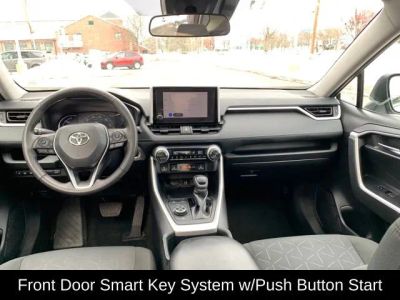 2024 Toyota RAV4 Hybrid XLE - Photo 17