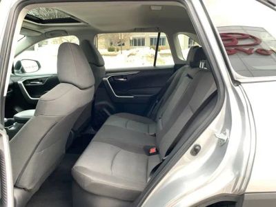 2024 Toyota RAV4 Hybrid XLE - Photo 28