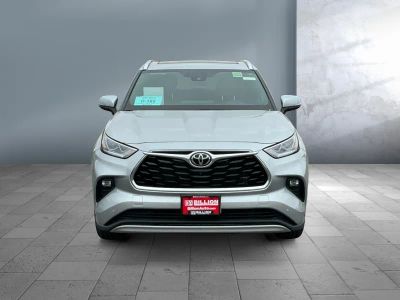 2022 Toyota Highlander — side profile view
